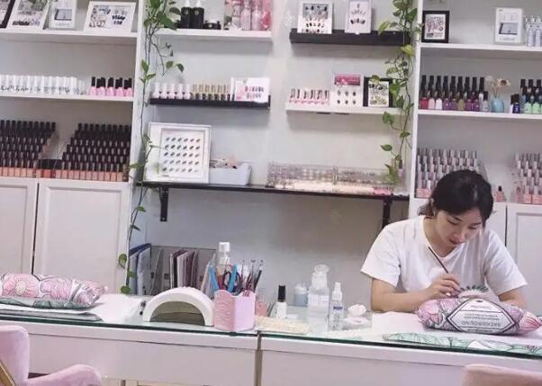 我开美甲店7年了 现在月收入5万多