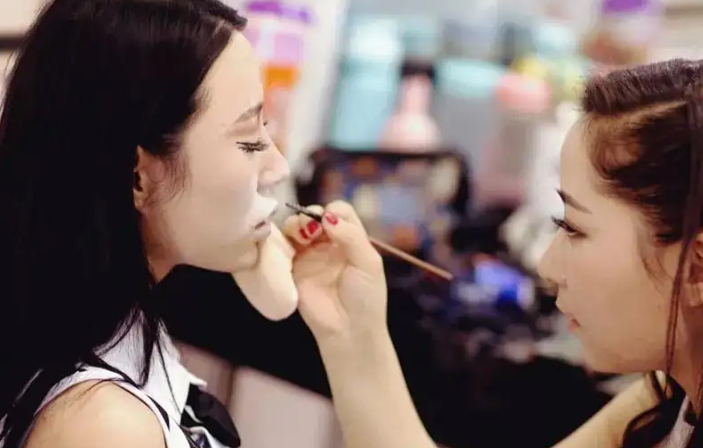 影视人物形象设计班—八个月