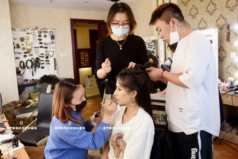 想学化妆首先学会怎样避坑！