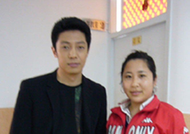 学员与主持人撒贝宁