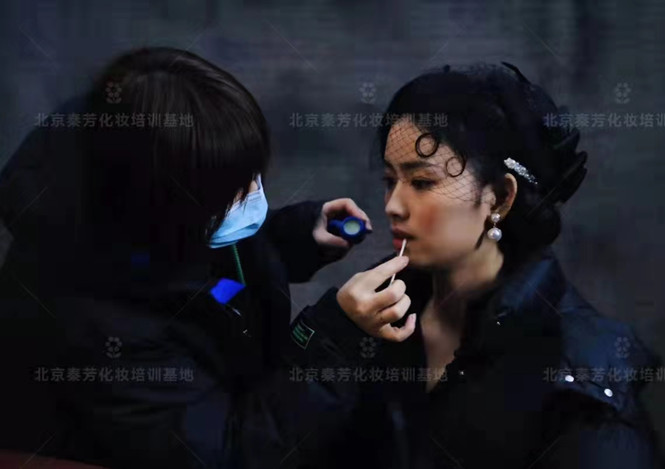 学员与查伊
